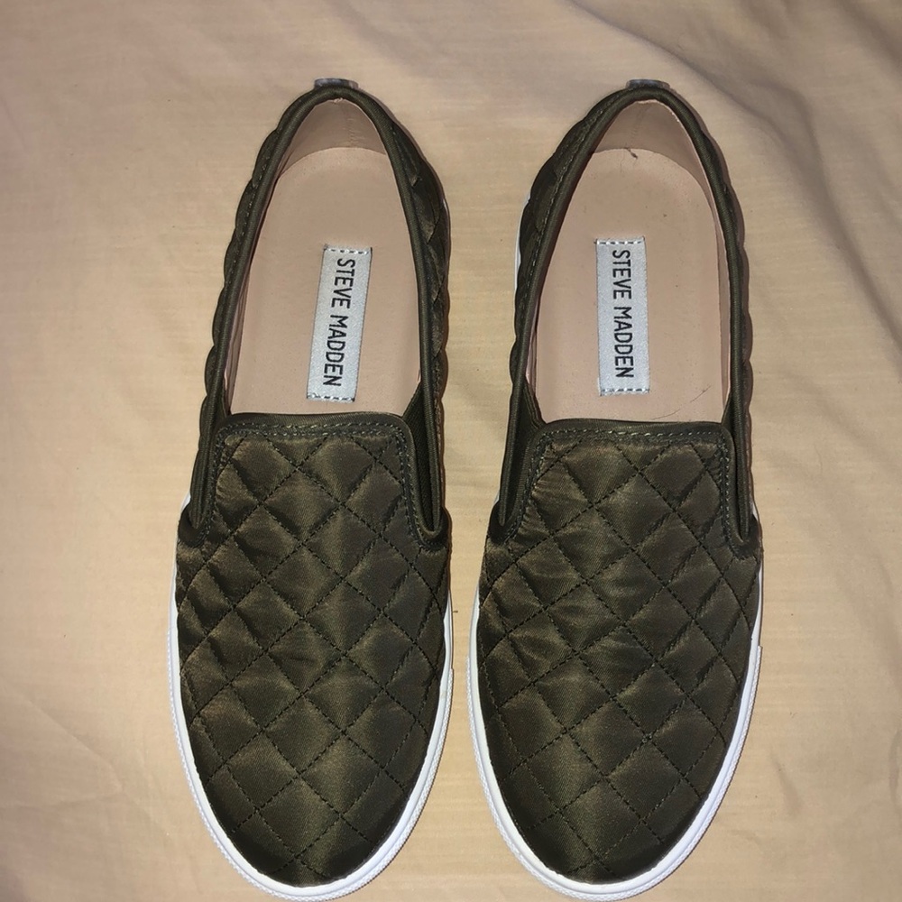 Steve Madden slip on (army green)